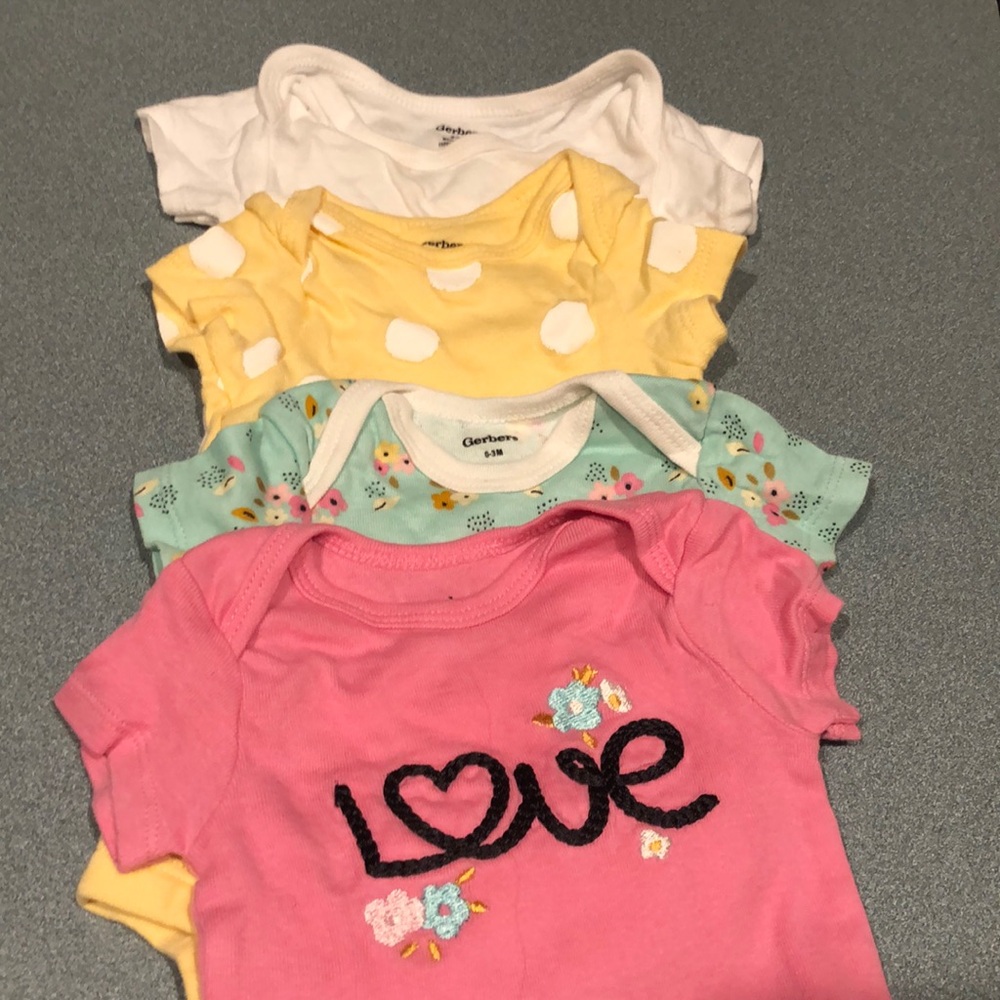 **5 for $16 Deal**Gerber Onesie Bundle